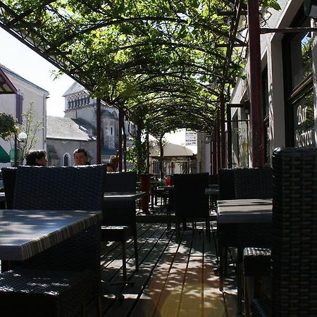 Hotel Restaurant Cousseau Parentis-en-Born Dış mekan fotoğraf