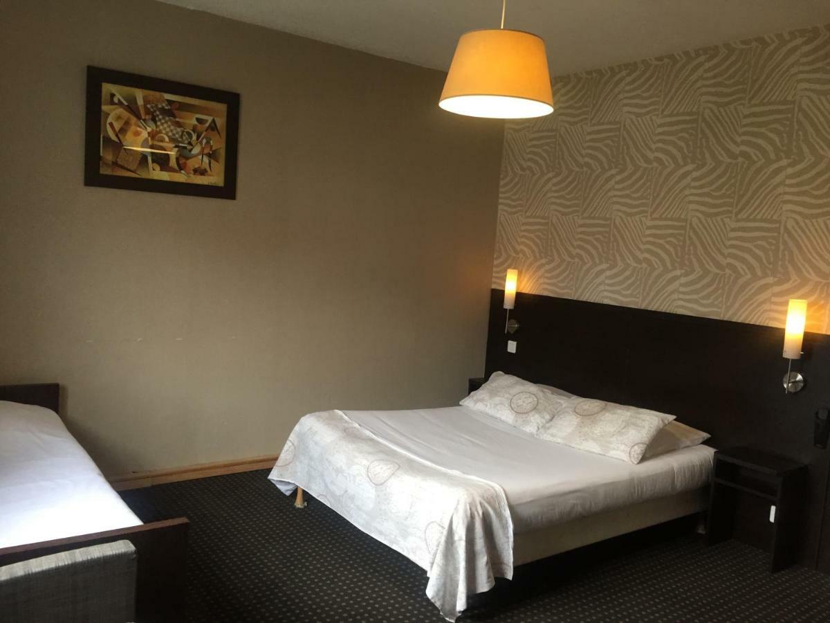 Hotel Restaurant Cousseau Parentis-en-Born Dış mekan fotoğraf